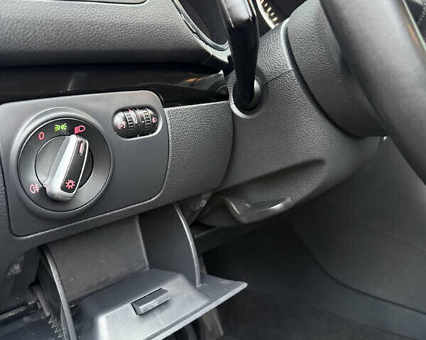 Черный Фольксваген Гольф, объемом двигателя 1.6 л и пробегом 198 тыс. км за 7899 $, фото 104 на Automoto.ua