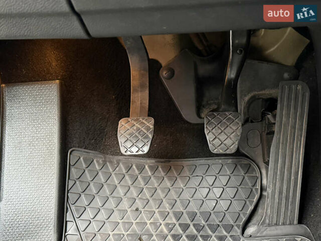 Черный Фольксваген Гольф, объемом двигателя 1.6 л и пробегом 189 тыс. км за 6650 $, фото 47 на Automoto.ua