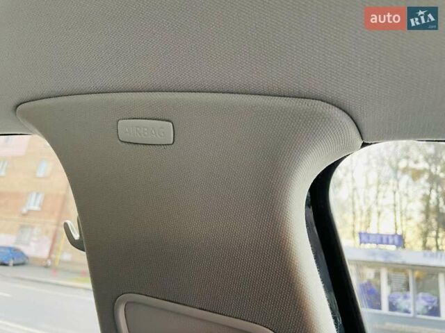 Черный Фольксваген Гольф, объемом двигателя 1.6 л и пробегом 247 тыс. км за 7950 $, фото 34 на Automoto.ua