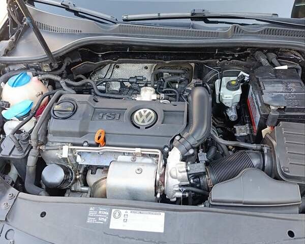 Черный Фольксваген Гольф, объемом двигателя 1.4 л и пробегом 240 тыс. км за 6999 $, фото 6 на Automoto.ua