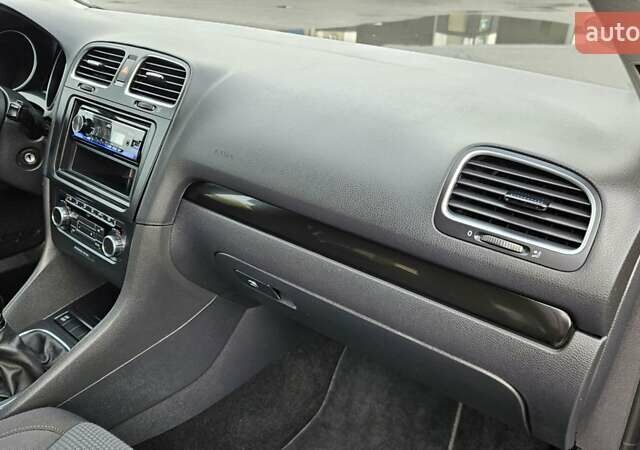 Черный Фольксваген Гольф, объемом двигателя 1.39 л и пробегом 197 тыс. км за 7350 $, фото 40 на Automoto.ua