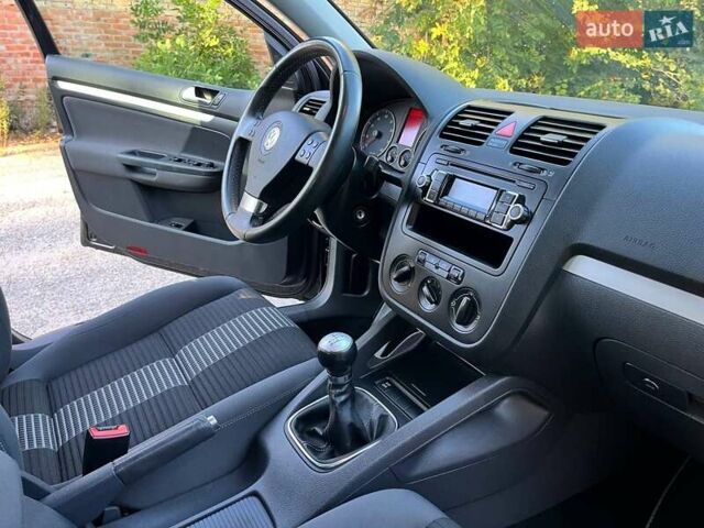 Чорний Фольксваген Гольф, об'ємом двигуна 1.4 л та пробігом 177 тис. км за 6999 $, фото 20 на Automoto.ua