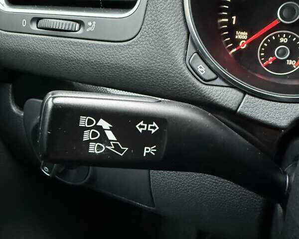 Черный Фольксваген Гольф, объемом двигателя 1.6 л и пробегом 198 тыс. км за 7950 $, фото 115 на Automoto.ua