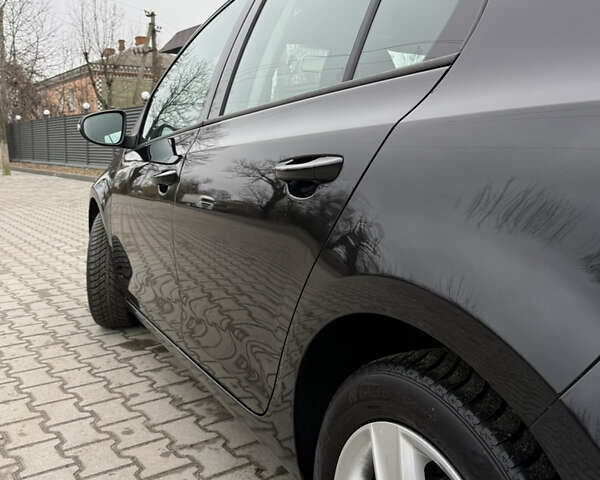 Черный Фольксваген Гольф, объемом двигателя 1.6 л и пробегом 198 тыс. км за 7899 $, фото 114 на Automoto.ua