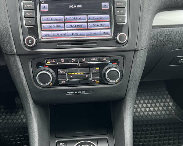 Черный Фольксваген Гольф, объемом двигателя 1.6 л и пробегом 199 тыс. км за 8500 $, фото 39 на Automoto.ua