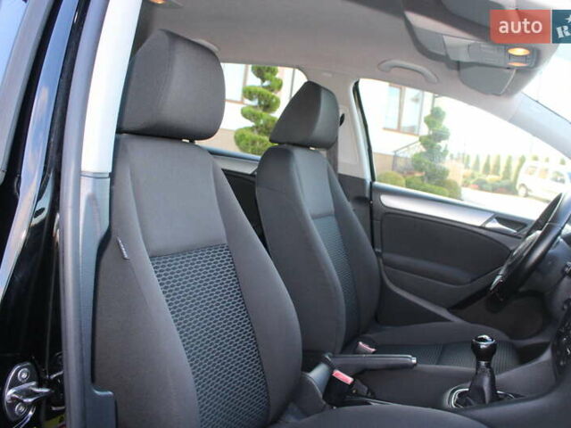 Черный Фольксваген Гольф, объемом двигателя 1.6 л и пробегом 210 тыс. км за 7350 $, фото 73 на Automoto.ua