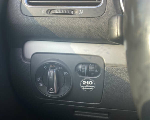 Чорний Фольксваген Гольф, об'ємом двигуна 1.39 л та пробігом 195 тис. км за 7200 $, фото 10 на Automoto.ua