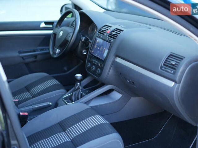 Черный Фольксваген Гольф, объемом двигателя 1.4 л и пробегом 258 тыс. км за 5999 $, фото 8 на Automoto.ua