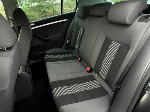 Черный Фольксваген Гольф, объемом двигателя 1.6 л и пробегом 167 тыс. км за 6999 $, фото 16 на Automoto.ua