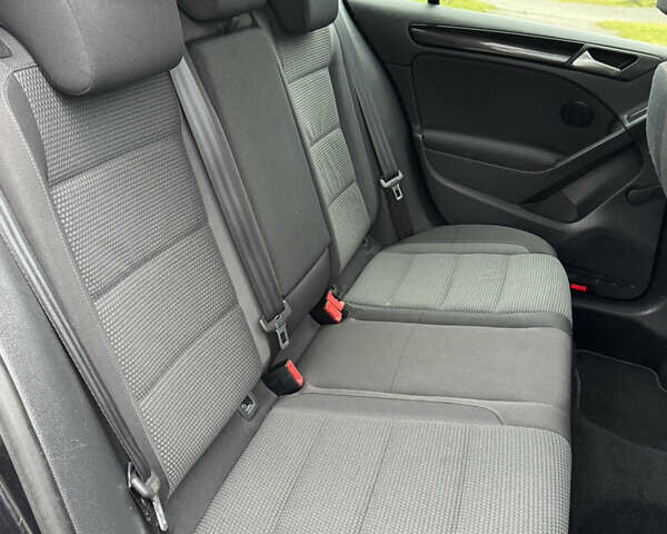 Черный Фольксваген Гольф, объемом двигателя 1.39 л и пробегом 251 тыс. км за 8400 $, фото 30 на Automoto.ua