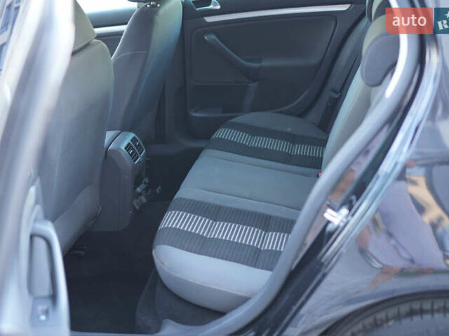 Черный Фольксваген Гольф, объемом двигателя 1.4 л и пробегом 258 тыс. км за 5999 $, фото 12 на Automoto.ua