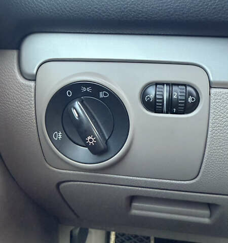 Чорний Фольксваген Гольф, об'ємом двигуна 1.6 л та пробігом 228 тис. км за 7200 $, фото 17 на Automoto.ua