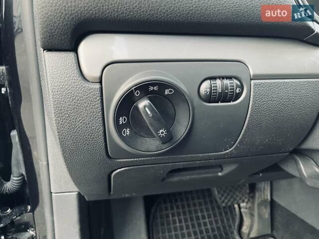 Черный Фольксваген Гольф, объемом двигателя 1.6 л и пробегом 247 тыс. км за 7950 $, фото 54 на Automoto.ua