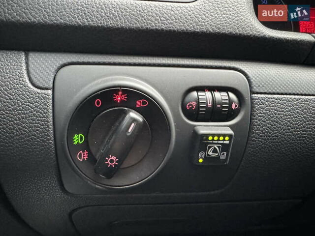 Черный Фольксваген Гольф, объемом двигателя 1.6 л и пробегом 431 тыс. км за 6700 $, фото 21 на Automoto.ua