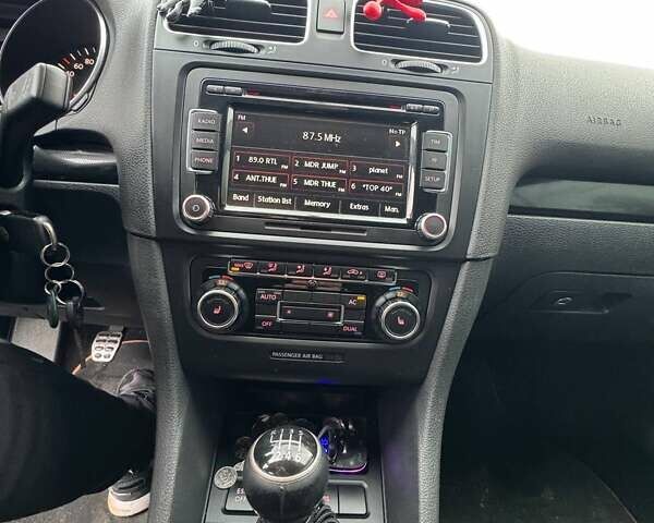 Черный Фольксваген Гольф, объемом двигателя 1.39 л и пробегом 235 тыс. км за 6999 $, фото 21 на Automoto.ua