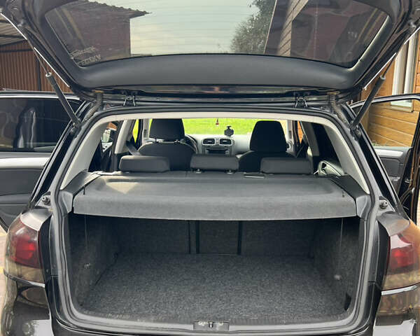 Черный Фольксваген Гольф, объемом двигателя 1.6 л и пробегом 281 тыс. км за 8000 $, фото 3 на Automoto.ua