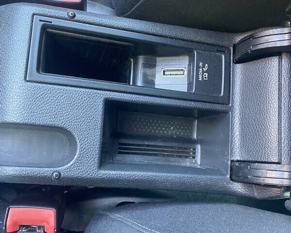 Чорний Фольксваген Гольф, об'ємом двигуна 1.39 л та пробігом 195 тис. км за 7200 $, фото 9 на Automoto.ua