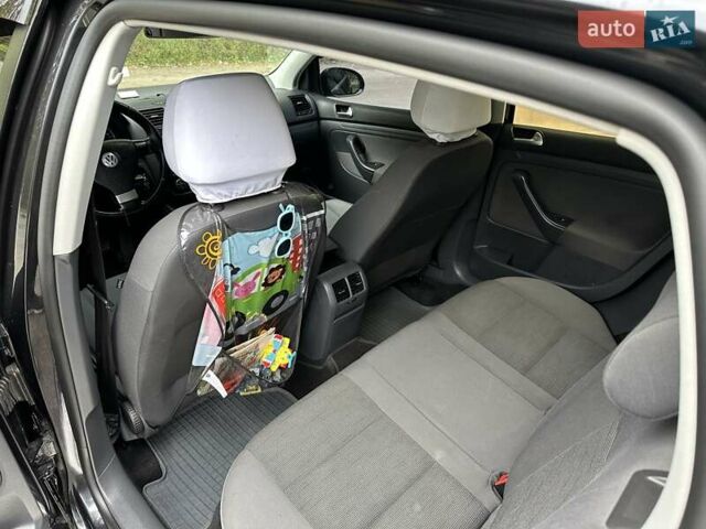 Черный Фольксваген Гольф, объемом двигателя 1.6 л и пробегом 196 тыс. км за 7000 $, фото 25 на Automoto.ua