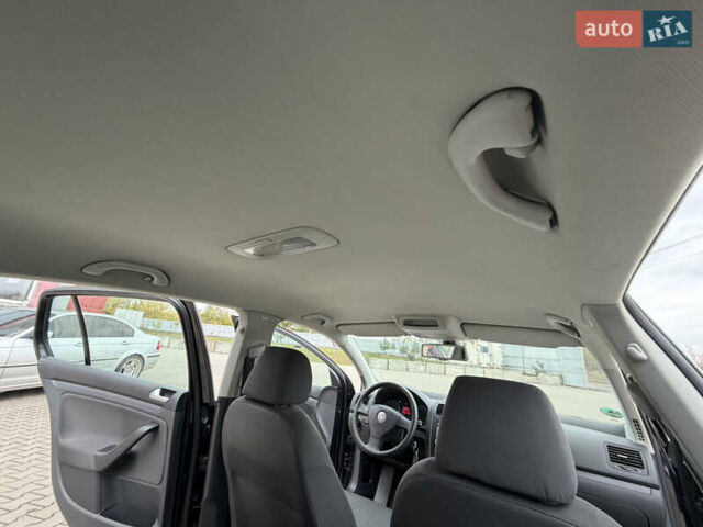 Черный Фольксваген Гольф, объемом двигателя 1.6 л и пробегом 189 тыс. км за 6650 $, фото 39 на Automoto.ua