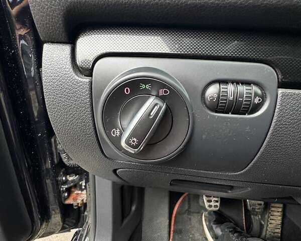 Черный Фольксваген Гольф, объемом двигателя 1.39 л и пробегом 235 тыс. км за 6999 $, фото 20 на Automoto.ua