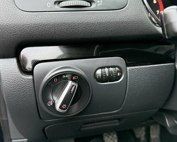 Черный Фольксваген Гольф, объемом двигателя 1.6 л и пробегом 198 тыс. км за 7899 $, фото 105 на Automoto.ua