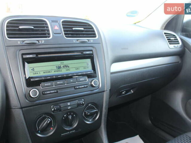 Черный Фольксваген Гольф, объемом двигателя 1.6 л и пробегом 210 тыс. км за 7590 $, фото 43 на Automoto.ua