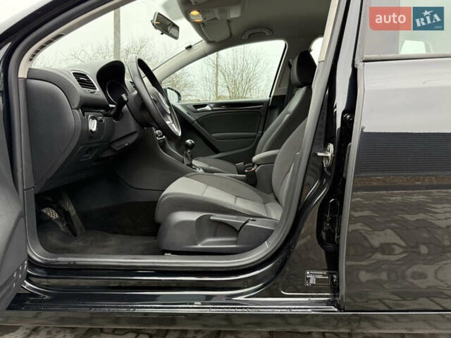 Черный Фольксваген Гольф, объемом двигателя 1.6 л и пробегом 198 тыс. км за 7950 $, фото 70 на Automoto.ua