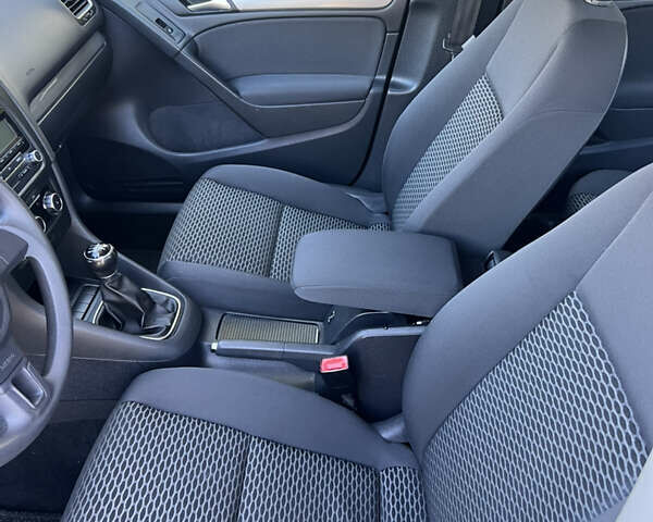 Чорний Фольксваген Гольф, об'ємом двигуна 1.4 л та пробігом 208 тис. км за 7400 $, фото 26 на Automoto.ua