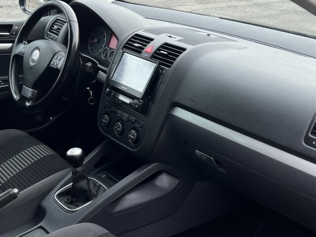 Черный Фольксваген Гольф, объемом двигателя 1.6 л и пробегом 167 тыс. км за 6999 $, фото 9 на Automoto.ua