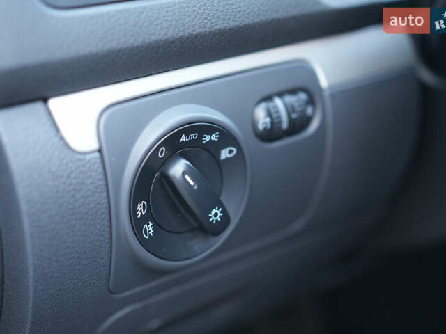 Черный Фольксваген Гольф, объемом двигателя 1.4 л и пробегом 258 тыс. км за 5999 $, фото 15 на Automoto.ua