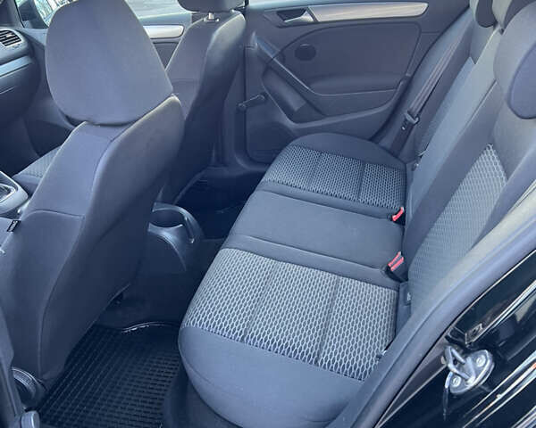 Черный Фольксваген Гольф, объемом двигателя 1.6 л и пробегом 210 тыс. км за 8150 $, фото 30 на Automoto.ua