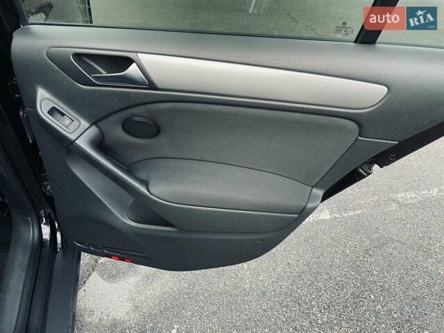 Черный Фольксваген Гольф, объемом двигателя 1.6 л и пробегом 247 тыс. км за 7950 $, фото 46 на Automoto.ua