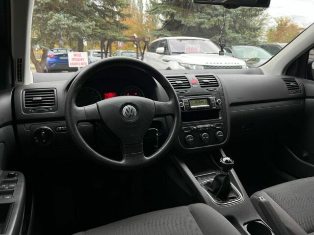 Черный Фольксваген Гольф, объемом двигателя 1.4 л и пробегом 208 тыс. км за 9200 $, фото 13 на Automoto.ua