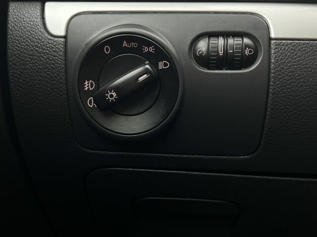 Черный Фольксваген Гольф, объемом двигателя 1.6 л и пробегом 167 тыс. км за 6999 $, фото 13 на Automoto.ua