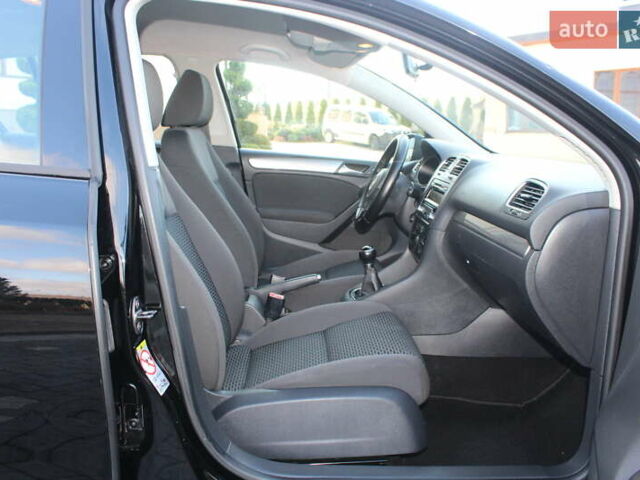 Черный Фольксваген Гольф, объемом двигателя 1.6 л и пробегом 210 тыс. км за 7390 $, фото 67 на Automoto.ua