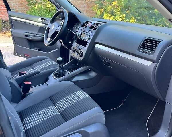 Чорний Фольксваген Гольф, об'ємом двигуна 1.4 л та пробігом 177 тис. км за 6999 $, фото 19 на Automoto.ua