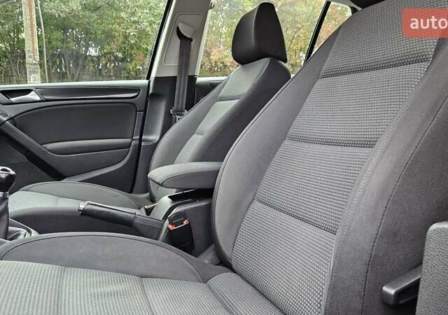 Черный Фольксваген Гольф, объемом двигателя 1.39 л и пробегом 197 тыс. км за 7350 $, фото 72 на Automoto.ua