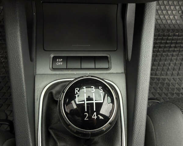 Черный Фольксваген Гольф, объемом двигателя 1.6 л и пробегом 189 тыс. км за 6650 $, фото 46 на Automoto.ua