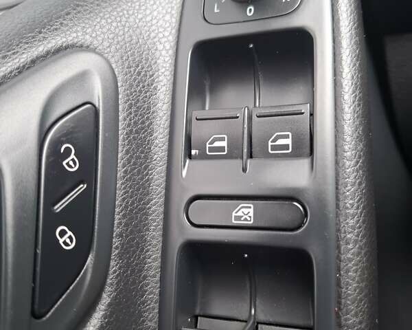 Чорний Фольксваген Гольф, об'ємом двигуна 1.39 л та пробігом 209 тис. км за 7400 $, фото 14 на Automoto.ua