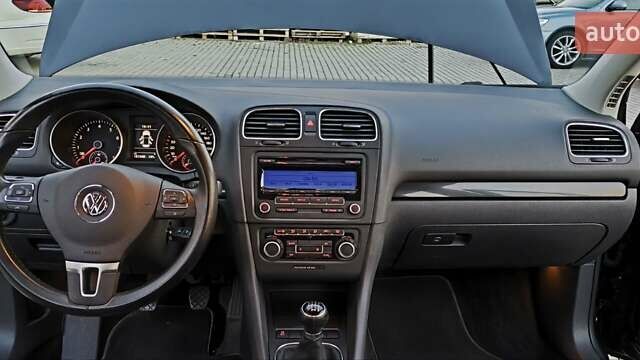 Чорний Фольксваген Гольф, об'ємом двигуна 1.39 л та пробігом 187 тис. км за 8000 $, фото 20 на Automoto.ua