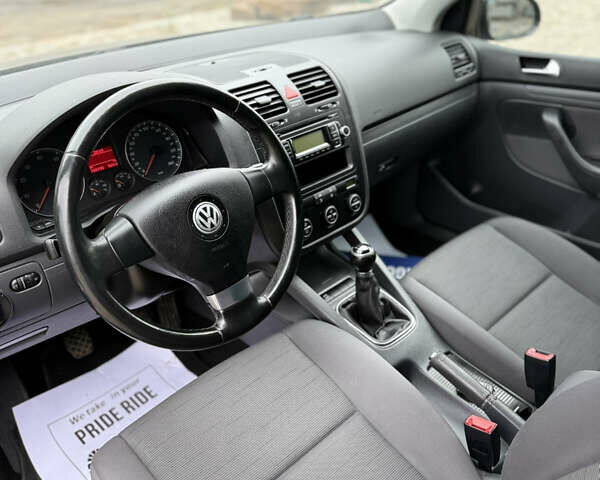 Черный Фольксваген Гольф, объемом двигателя 1.6 л и пробегом 185 тыс. км за 6999 $, фото 20 на Automoto.ua