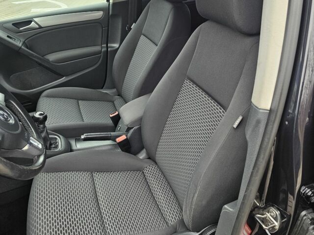 Чорний Фольксваген Гольф, об'ємом двигуна 1.6 л та пробігом 215 тис. км за 7900 $, фото 16 на Automoto.ua