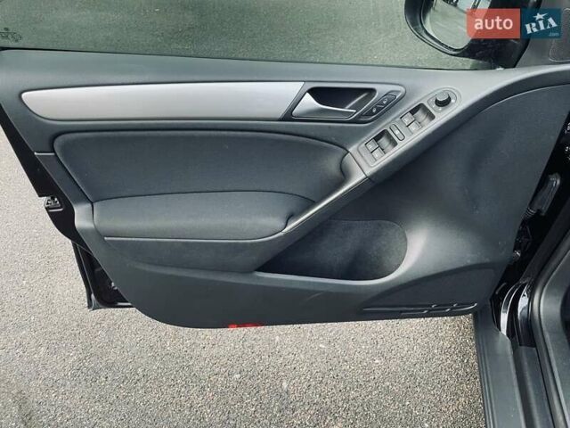 Черный Фольксваген Гольф, объемом двигателя 1.6 л и пробегом 247 тыс. км за 7950 $, фото 59 на Automoto.ua