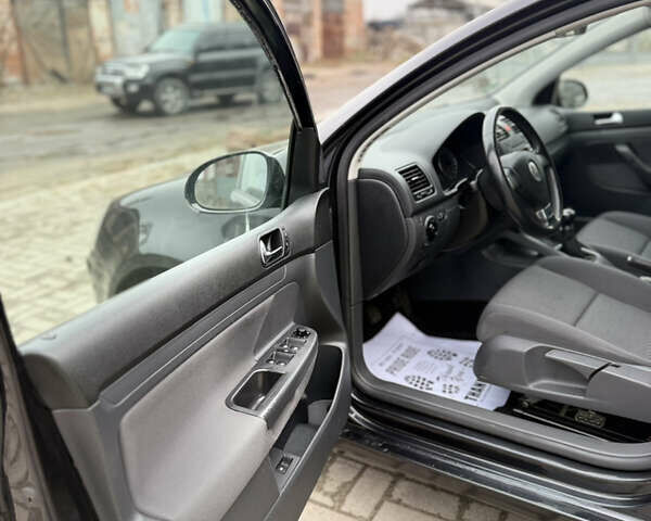 Черный Фольксваген Гольф, объемом двигателя 1.6 л и пробегом 185 тыс. км за 6999 $, фото 22 на Automoto.ua