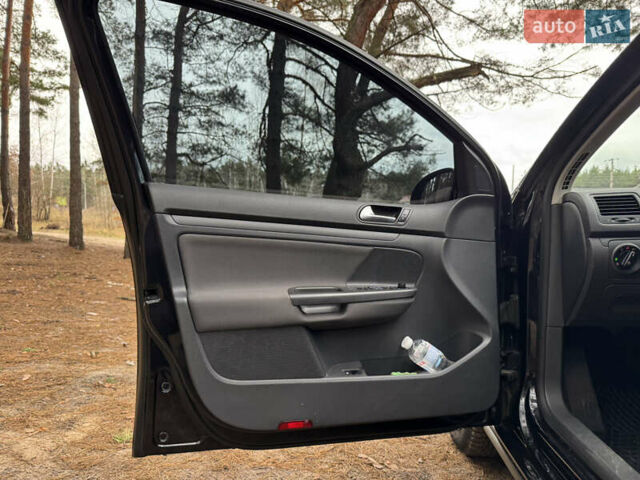 Черный Фольксваген Гольф, объемом двигателя 1.6 л и пробегом 431 тыс. км за 6700 $, фото 8 на Automoto.ua