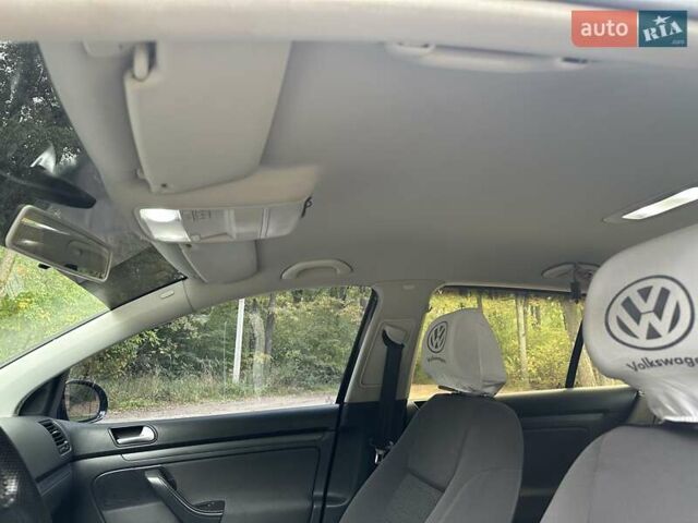 Черный Фольксваген Гольф, объемом двигателя 1.6 л и пробегом 196 тыс. км за 7000 $, фото 22 на Automoto.ua