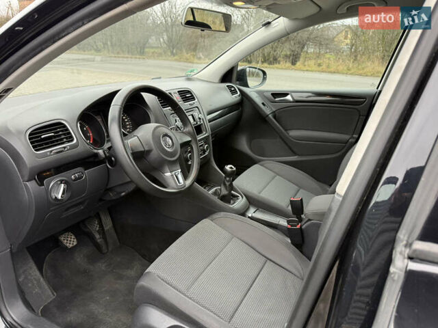 Черный Фольксваген Гольф, объемом двигателя 1.6 л и пробегом 198 тыс. км за 7950 $, фото 69 на Automoto.ua