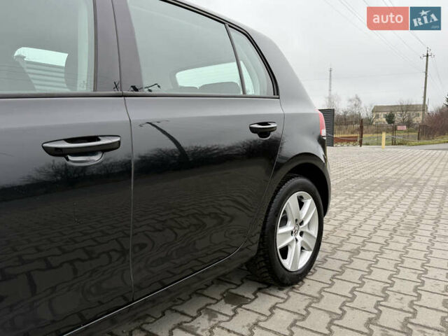 Черный Фольксваген Гольф, объемом двигателя 1.6 л и пробегом 198 тыс. км за 7950 $, фото 40 на Automoto.ua