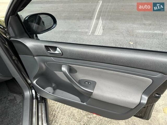 Черный Фольксваген Гольф, объемом двигателя 1.6 л и пробегом 196 тыс. км за 7000 $, фото 28 на Automoto.ua