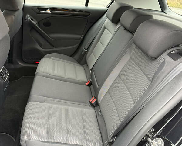 Черный Фольксваген Гольф, объемом двигателя 1.6 л и пробегом 198 тыс. км за 7950 $, фото 76 на Automoto.ua